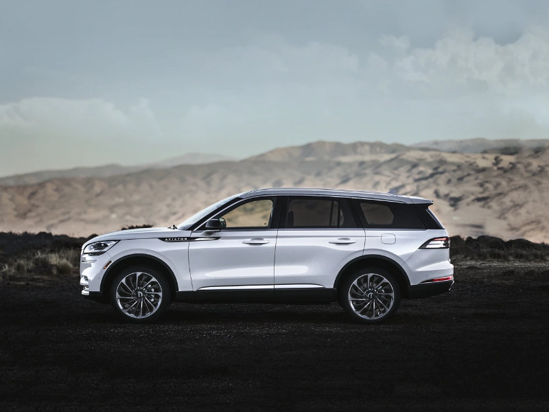 Explore the 2023 Lincoln Aviator near Millbrook AL