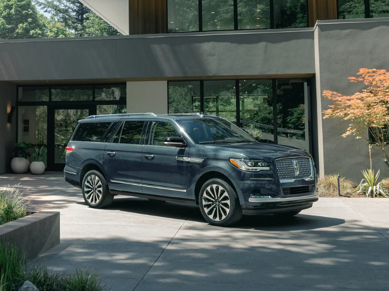 2023 Lincoln Navigator vs 2023 Cadillac Escalade Comparison near Vestavia Hills AL