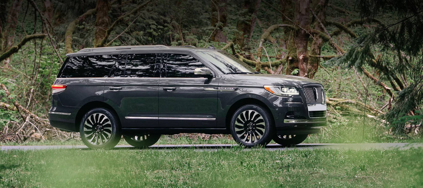 Interior of the 2024 Lincoln Navigator® Black Label in Montgomery, AL