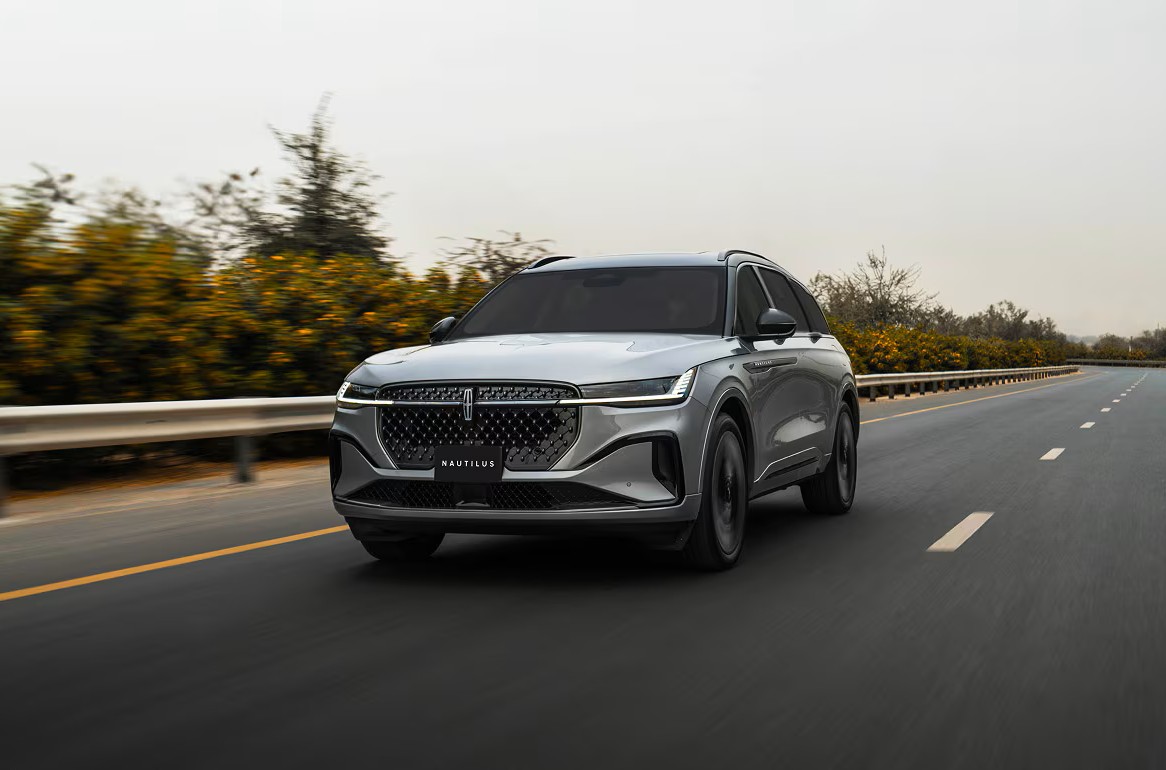 Lincoln Nautilus vs. Aviator