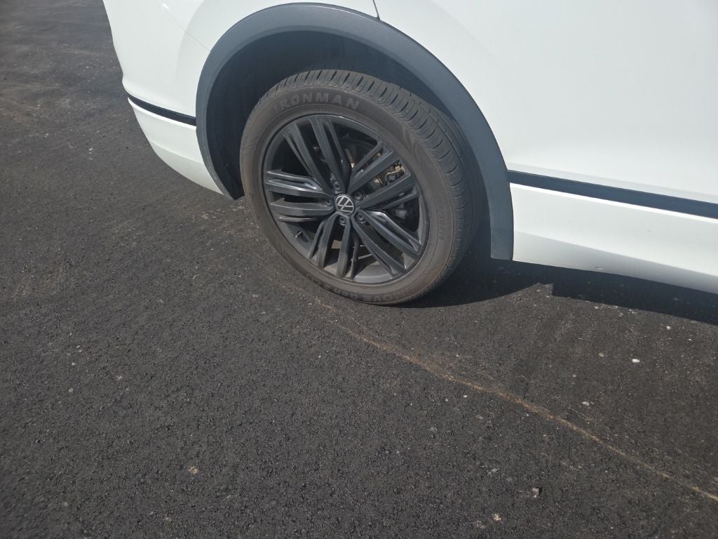 2022 Volkswagen Tiguan 2.0T SE R-Line Black