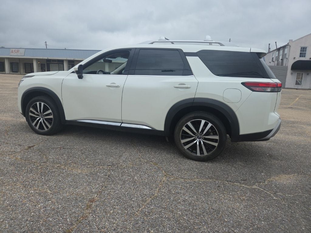 2023 Nissan Pathfinder Platinum