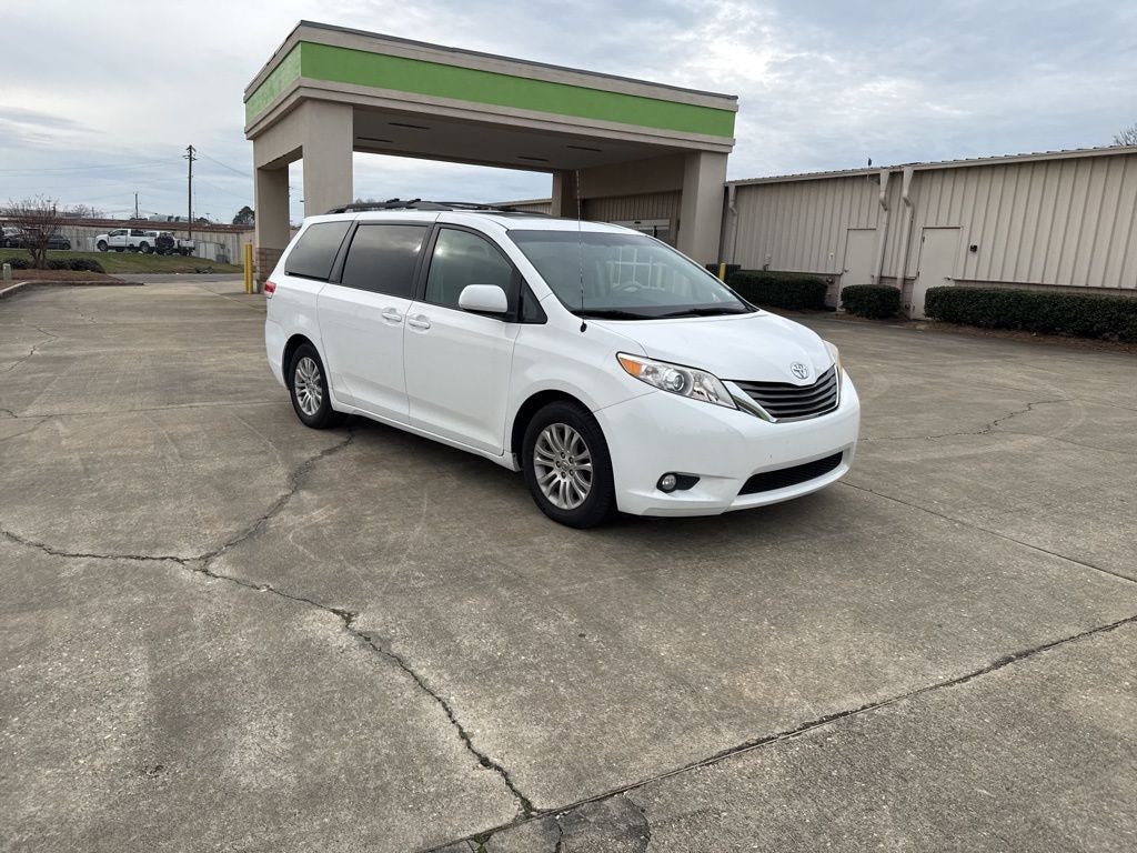 2013 Toyota Sienna XLE 8 Passenger