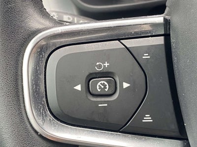 2019 Volvo XC40 Momentum