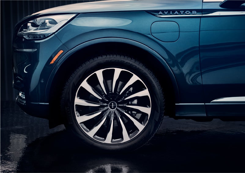 The 2023 Lincoln Aviator® Black Label Grand Touring model with unique 12-spoke wheel | Stivers Lincoln (AL) in Montgomery AL