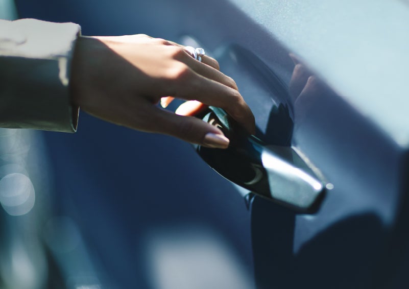A hand gracefully grips the Light Touch Handle of a 2024 Lincoln Aviator® SUV to demonstrate its ease of use | Stivers Lincoln (AL) in Montgomery AL