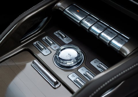 A crystal-inspired volume knob is shown in the center floor console of a 2024 Lincoln Nautilus® SUV. | Stivers Lincoln (AL) in Montgomery AL
