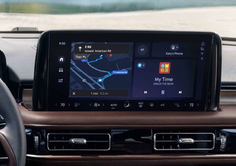 The 13.2-inch LCD touchscreen is showcased. | Stivers Lincoln (AL) in Montgomery AL