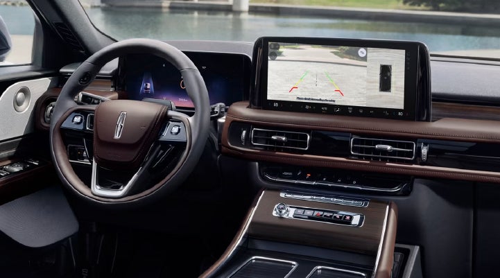 The backup camera of the 2027 Lincoln Aviator® SUV is displayed on screen. | Stivers Lincoln (AL) in Montgomery AL