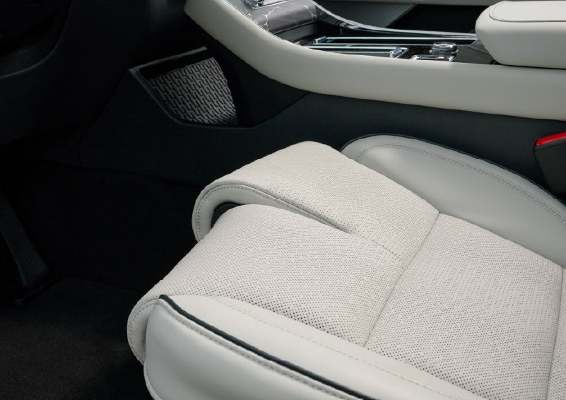 The front passenger Perfect Position seat is shown with the thigh extender adjusted.| Stivers Lincoln (AL) in Montgomery AL